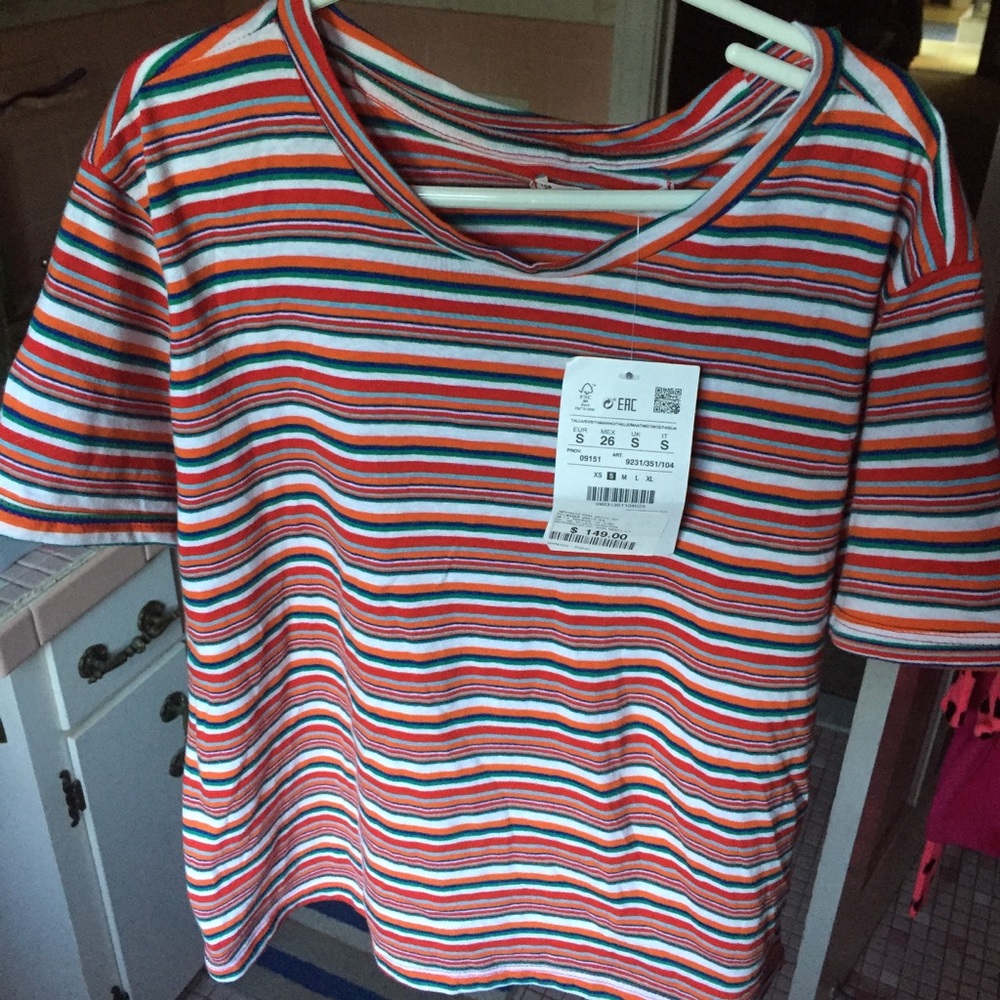 NWT Colorful striped tee👚